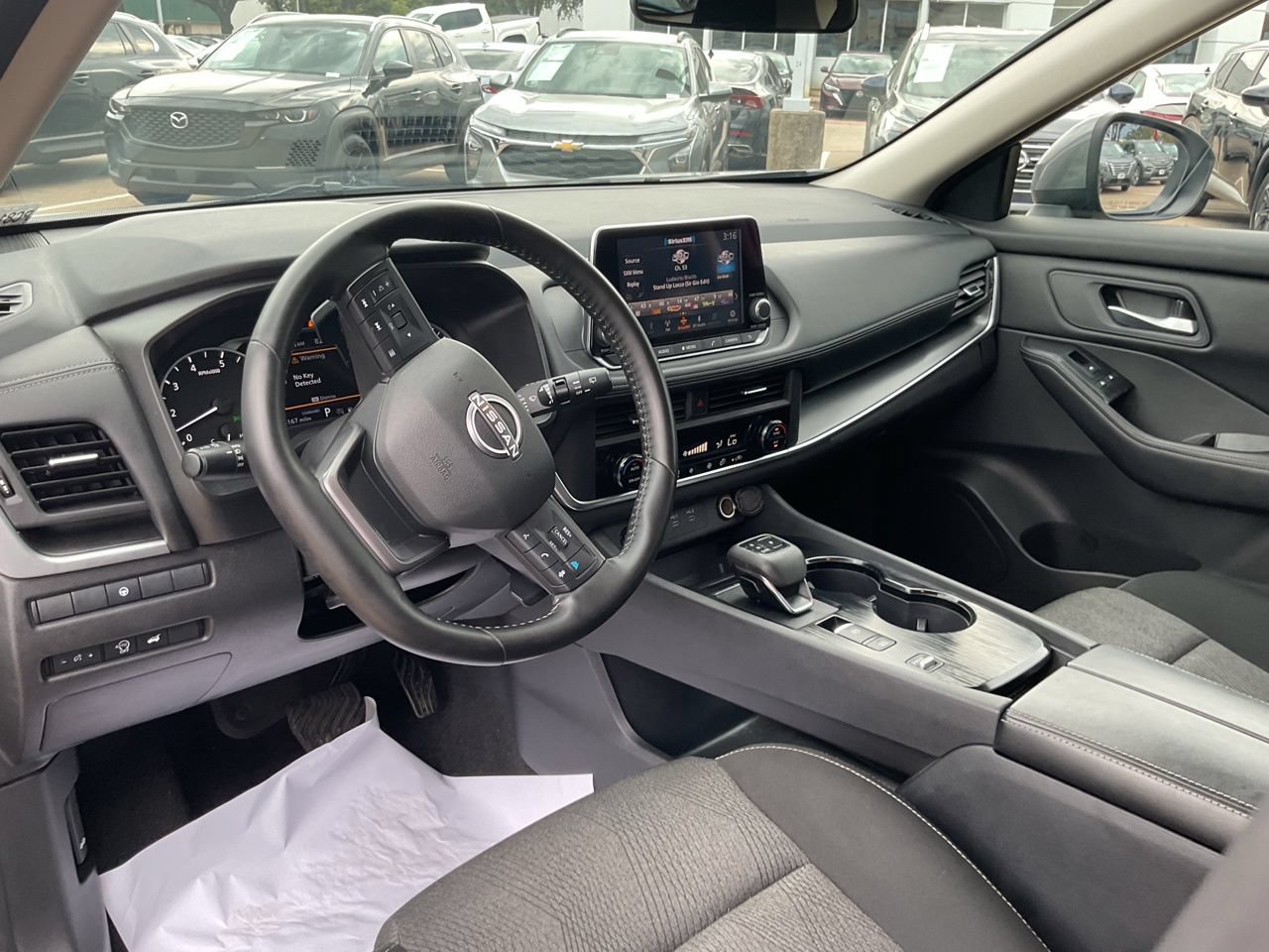 Used 2025 Nissan Rogue SV FWD image 12