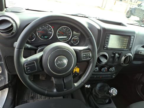 Used 2015 Jeep Wrangler Sport w/ Quick Order Package 23S AWD/4WD image 17