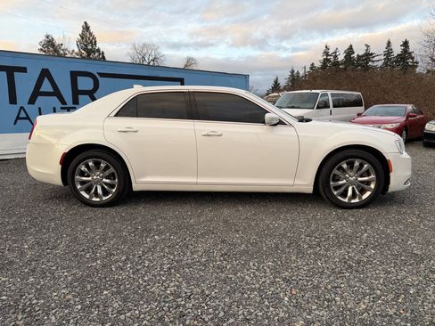 Used 2015 Chrysler 300 Limited w/ Driver Convenience Group image 2