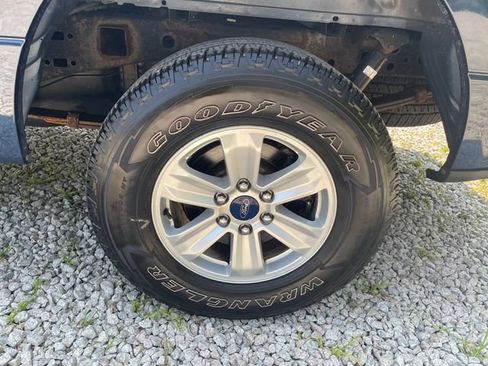 Used 2015 Ford F150 XLT w/ Equipment Group 301A Mid AWD/4WD image 17
