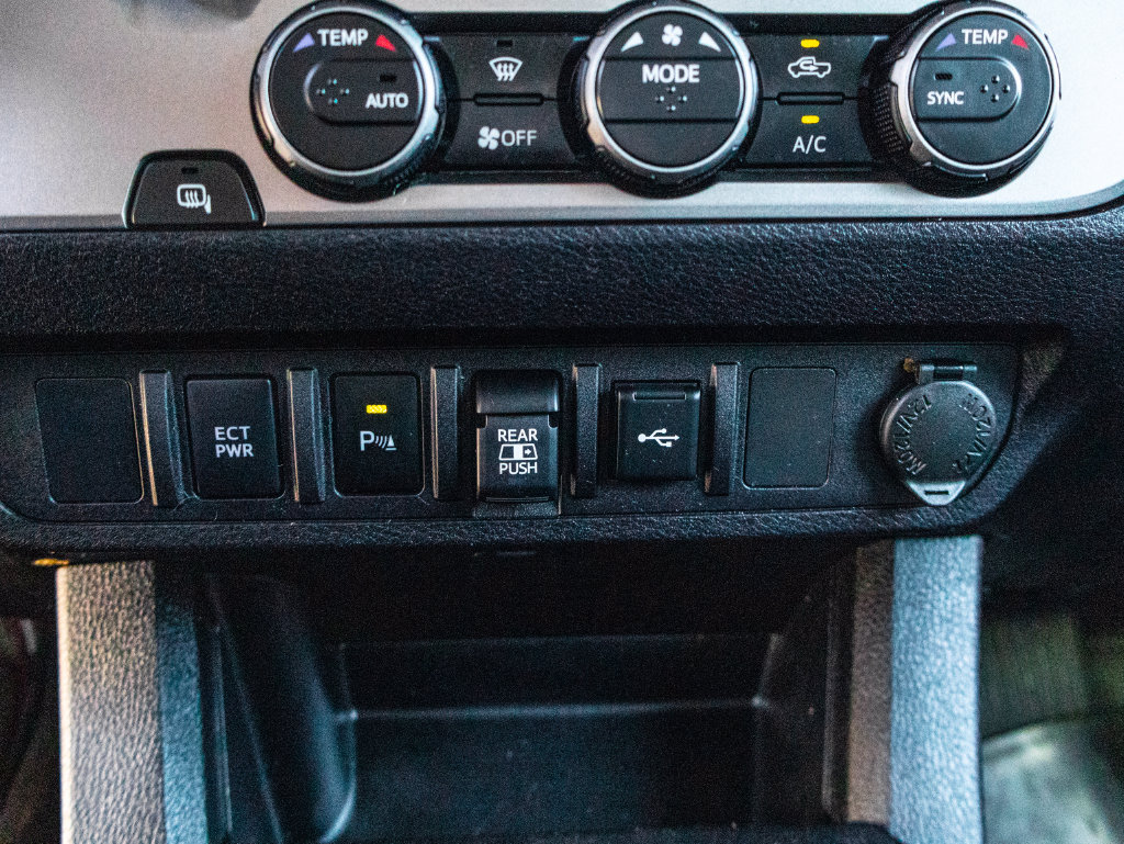 Used 2022 Toyota Tacoma SR5 RWD image 28