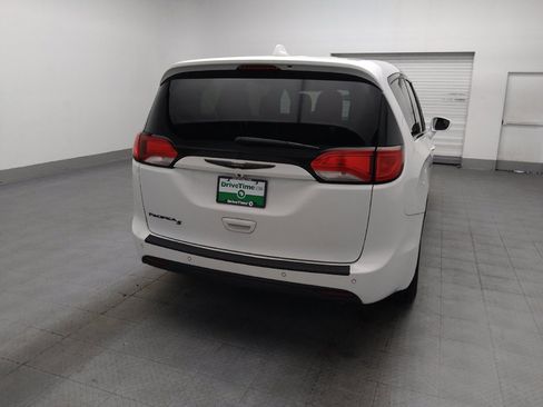 Used 2018 Chrysler Pacifica Touring Plus w/ S Appearance Package FWD image 7