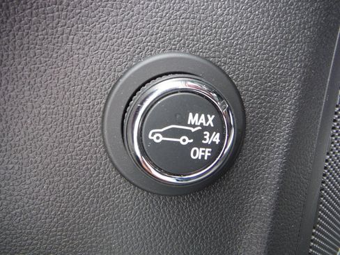 Used 2023 Buick Envision Avenir AWD/4WD image 13