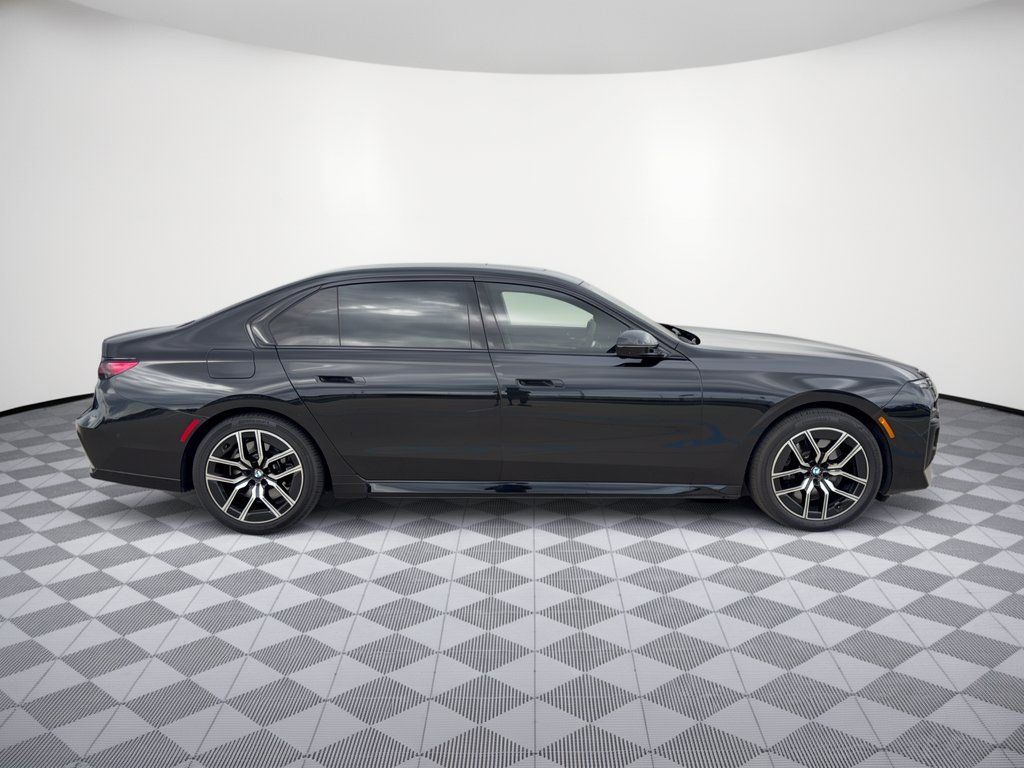 Used 2026 BMW 740i RWD image 8