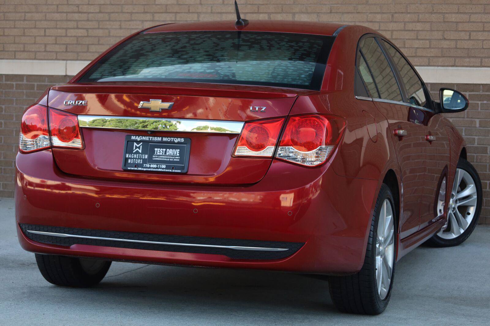 Used 2014 Chevrolet Cruze LTZ w/ Sun, Sound and Sport Package FWD image 11