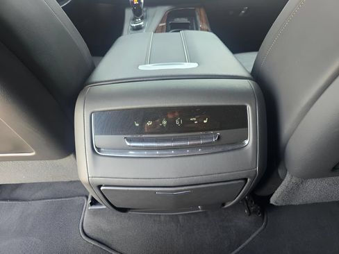 Used 2023 Cadillac Escalade Premium Luxury AWD/4WD image 28