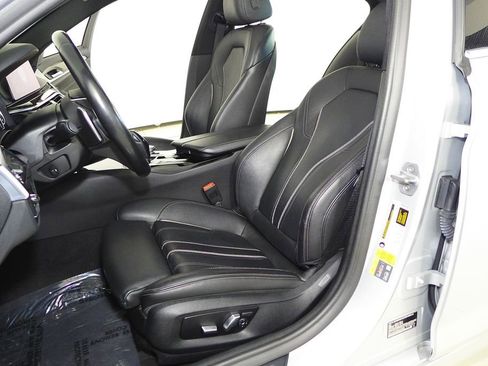 Used 2019 BMW 530e w/ Premium Package image 22