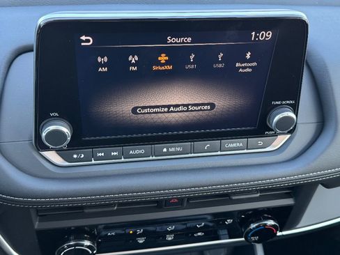 Used 2025 Nissan Rogue S image 14