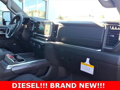 Used 2025 Chevrolet Silverado 2500 LTZ w/ LTZ Plus Package image 17