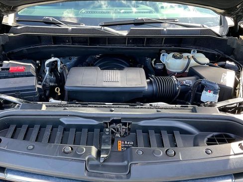 Used 2020 Chevrolet Silverado 1500 High Country w/ Technology Package AWD/4WD image 9