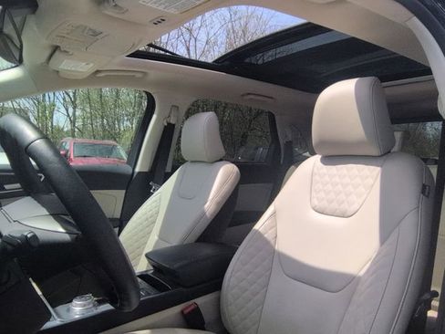 Used 2024 Ford Edge Titanium AWD/4WD image 21