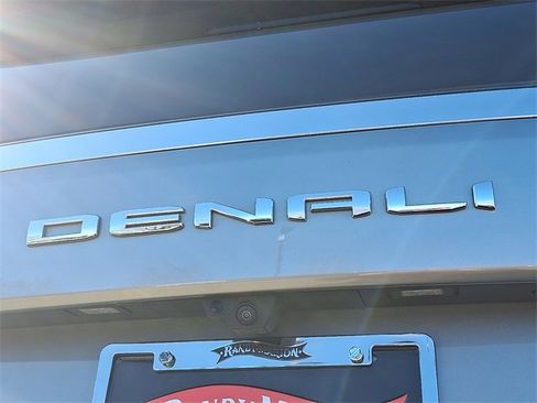 Used 2025 GMC Yukon XL Denali image 33