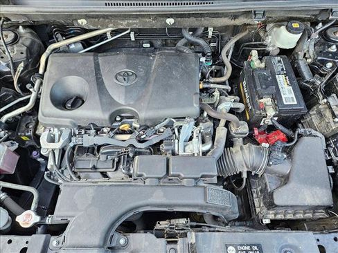 Used 2019 Toyota RAV4 XLE w/ Convenience Package FWD image 22