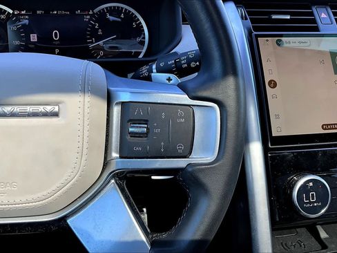 Used 2023 Land Rover Discovery Metropolitan Edition image 22