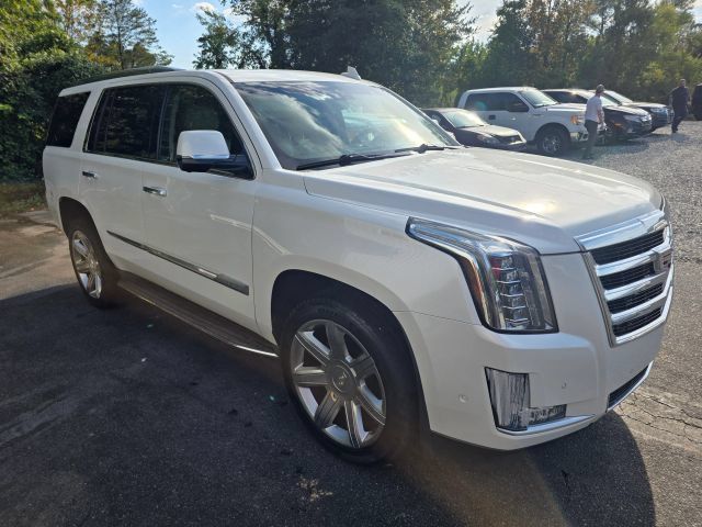 Used 2017 Cadillac Escalade Luxury AWD/4WD image 3