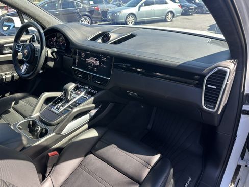 Used 2019 Porsche Cayenne Turbo AWD/4WD image 21