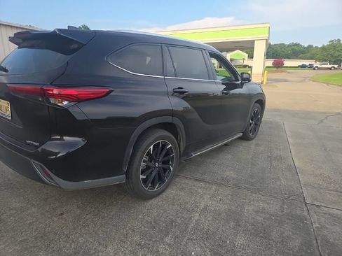 Used 2021 Toyota Highlander Limited FWD image 8