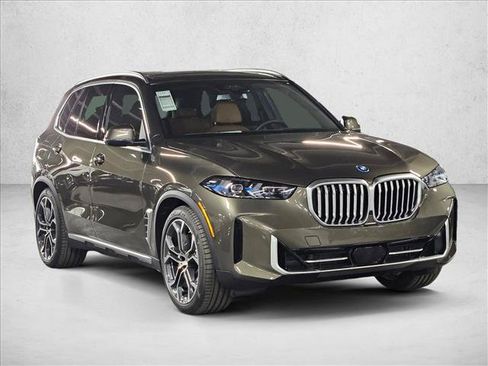 Used 2026 BMW X5 xDrive50e AWD/4WD image 3