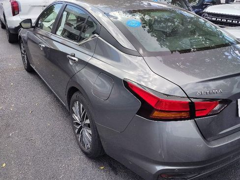 Used 2025 Nissan Altima 2.5 SV FWD image 3