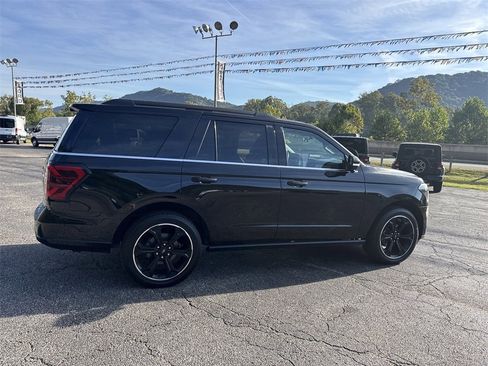 Used 2022 Ford Expedition Limited w/ Equipment Group 303A image 3