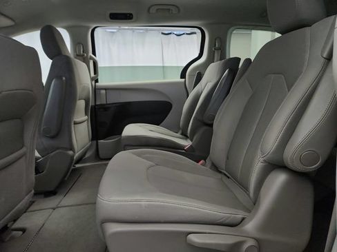 Used 2020 Chrysler Voyager LX w/ Cold Weather Group FWD image 21