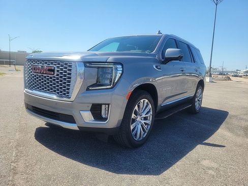 Used 2023 GMC Yukon Denali AWD/4WD image 2