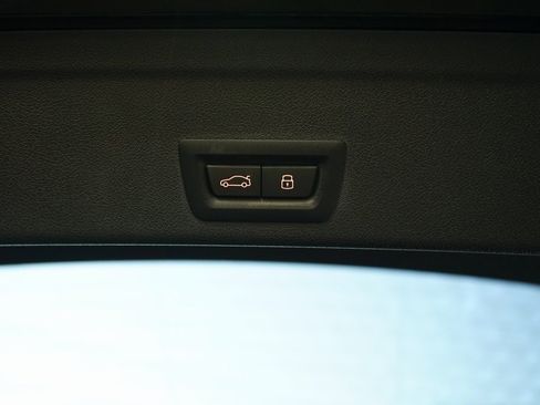 Used 2025 BMW X6 xDrive40i w/ Executive Package image 35