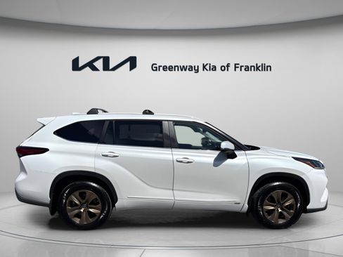 Used 2023 Toyota Highlander Bronze Edition AWD/4WD image 8