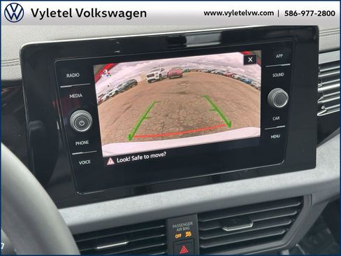 Certified 2025 Volkswagen Jetta SE w/ Sunroof Package image 25