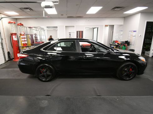 Used 2015 Toyota Camry XLE FWD image 9