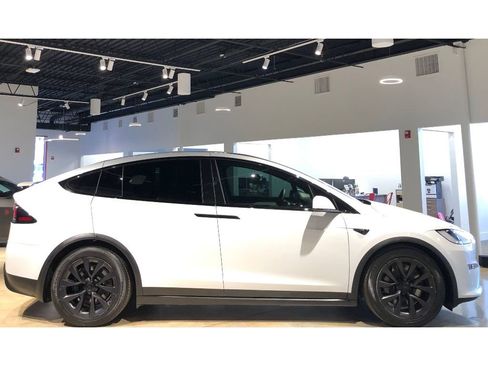 Used 2023 Tesla Model X image 12