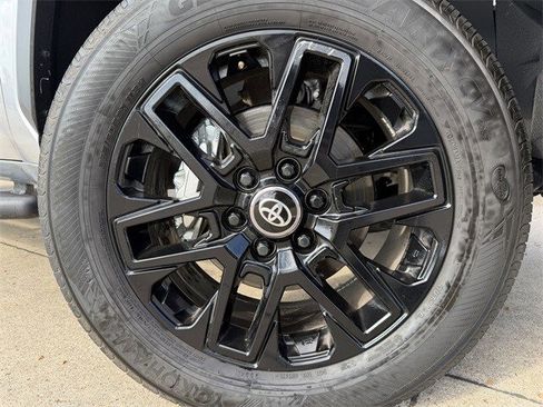 Used 2025 Toyota Tundra Limited image 11
