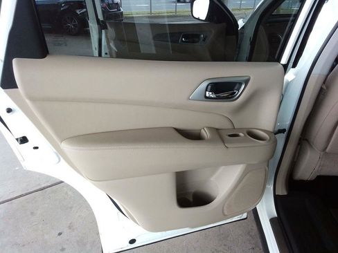 Used 2019 Nissan Pathfinder SL w/ SL Premium Package FWD image 24