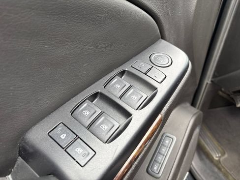 Used 2017 Chevrolet Suburban LT AWD/4WD image 18