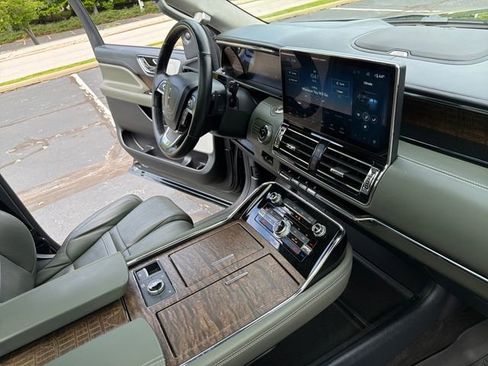 Used 2022 Lincoln Navigator L Black Label AWD/4WD image 35