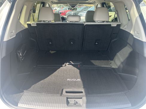Used 2025 Nissan Rogue SL w/ Tech Package FWD image 14