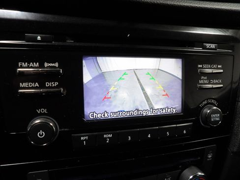 Used 2017 Nissan Rogue SV image 16