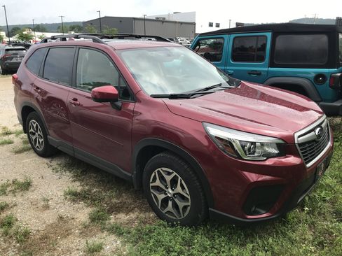 Used 2019 Subaru Forester Premium AWD/4WD image 1