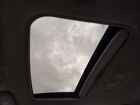 Used 2014 Toyota Corolla LE image 18