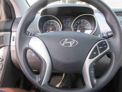 Used 2012 Hyundai Elantra GLS FWD image 47