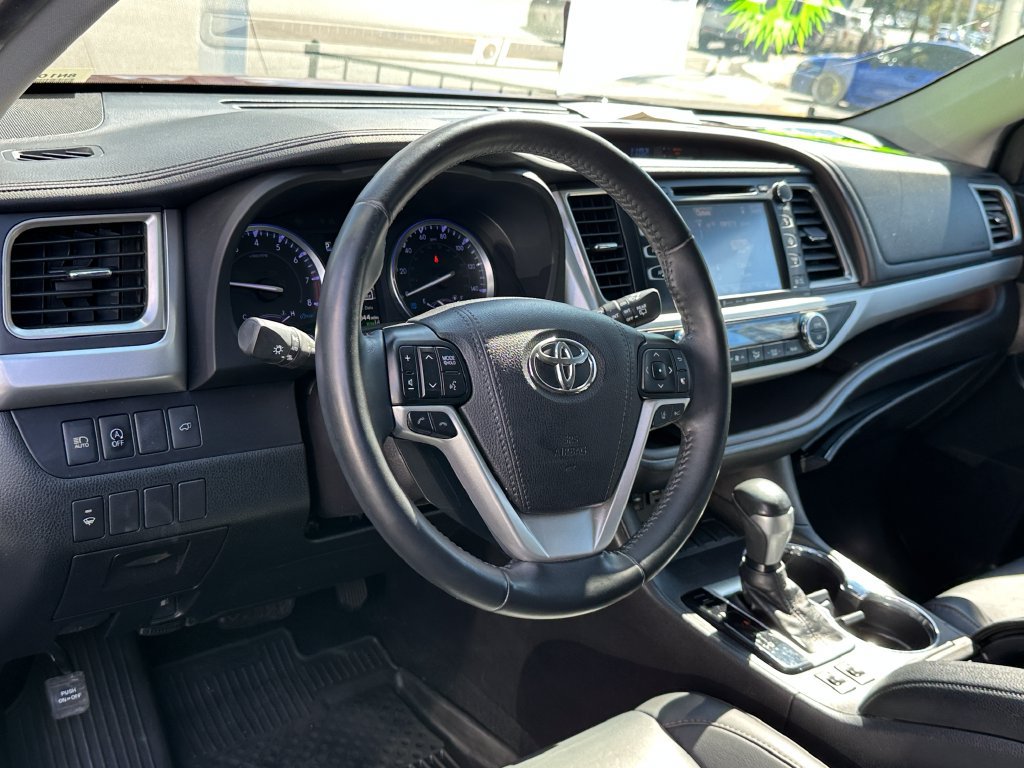 Used 2019 Toyota Highlander XLE FWD image 14