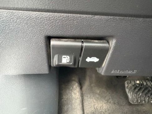 Used 2024 Nissan Kicks S image 23