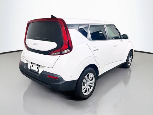 Used 2022 Kia Soul LX FWD image 4
