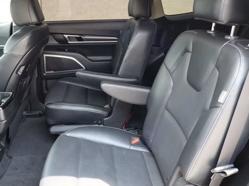 Used 2025 Kia Telluride S FWD image 6