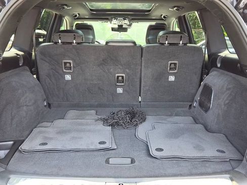 Used 2022 Jeep Grand Cherokee Overland w/ Luxury Tech Group IV RWD image 16