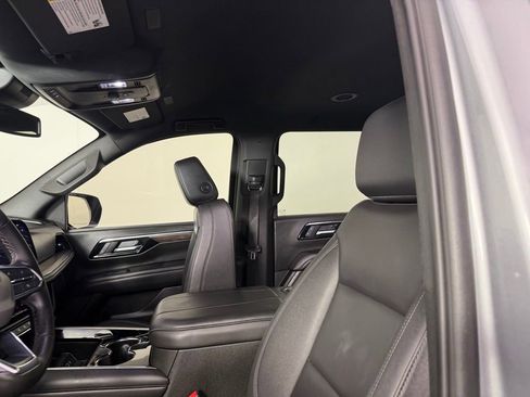Used 2025 Chevrolet Suburban Z71 AWD/4WD image 23