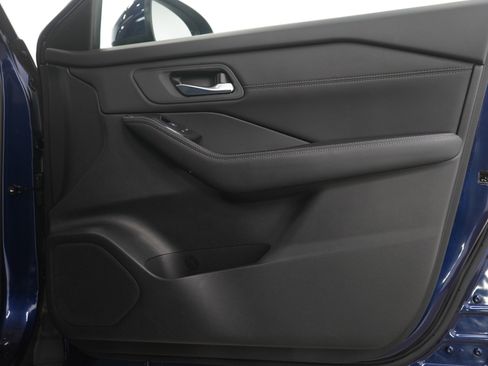 Used 2024 Nissan Rogue SV w/ SV Premium Package image 9