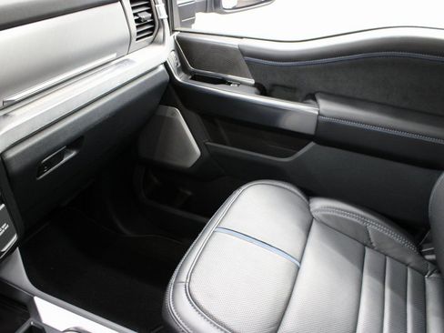 Used 2025 Ford F450 Platinum w/ FX4 Off-Road Package image 33