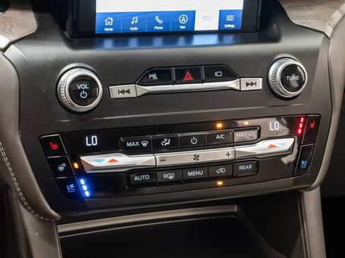 Used 2020 Ford Explorer Platinum w/ Premium Technology Package AWD/4WD image 19