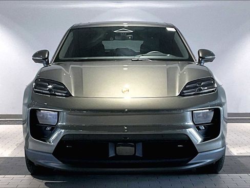 New 2025 Porsche Macan 4S Electric image 10